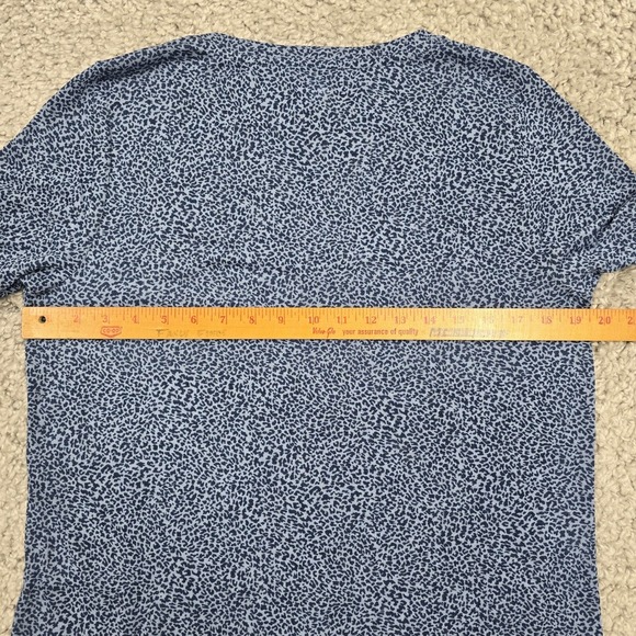 Athleta Top Womens Medium Blue Breezy Scoop V-Neck‎ Leopard Cheetah Active - Picture 10 of 12